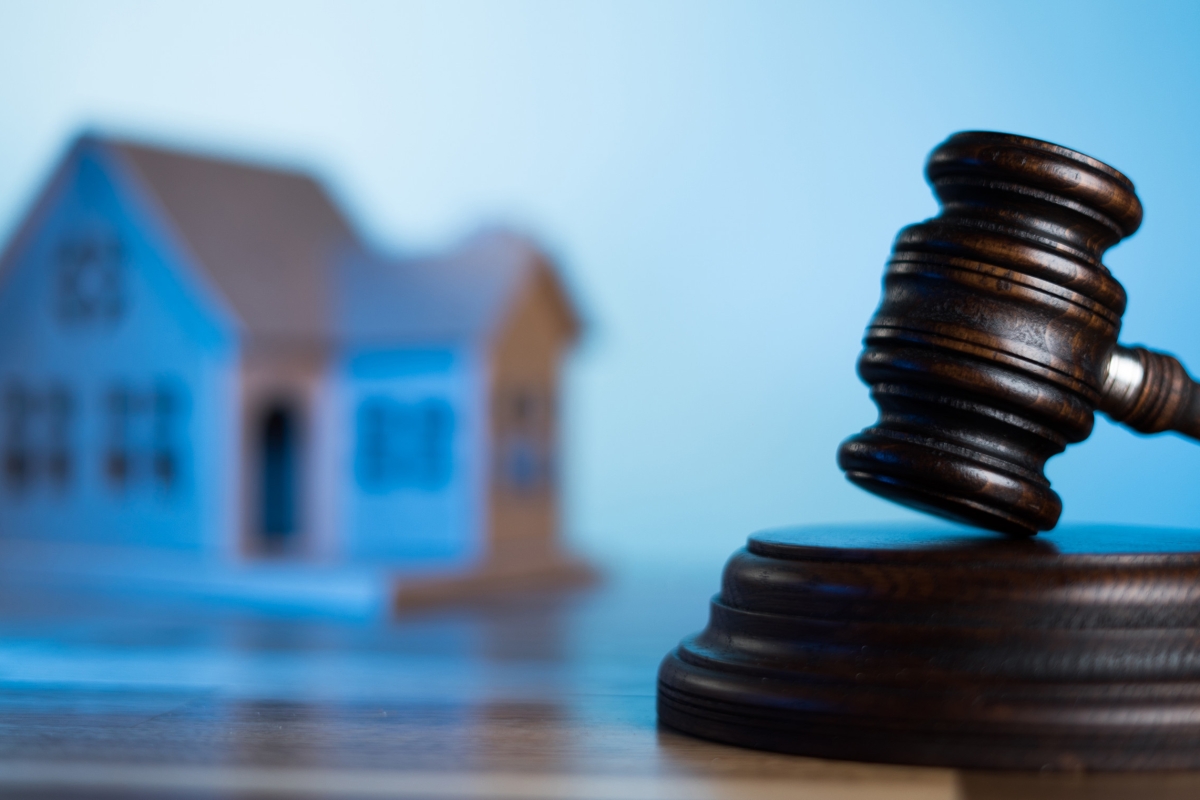 Gedwongen verkoop van de woning in kort geding; hoe werkt dat.