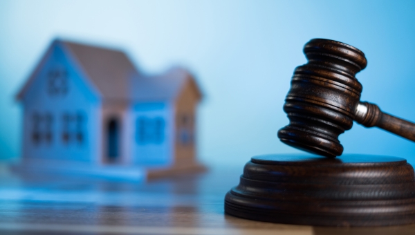 Gedwongen verkoop van de woning in kort geding; hoe werkt dat.